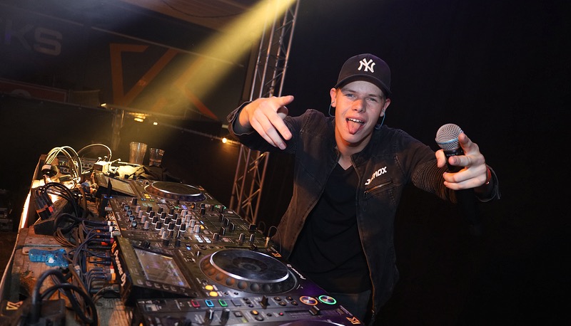 DJ Live in actie- DJ boeken voor elk feest bij Stagelinker