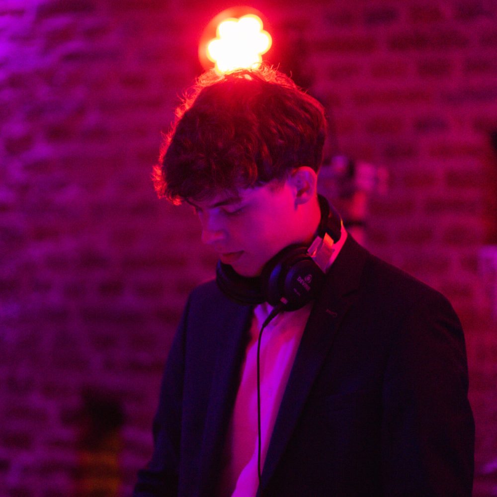 DJ promofoto — DJ boeken voor feest of bruiloft bij Stagelinker